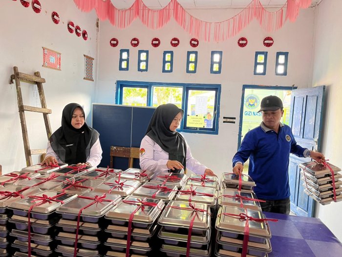 Program Makanan Bergizi Gratis Dorong Semangat Belajar Siswa MIN 2 Kerinci Program Makanan Bergizi Gratis Dorong Semangat Belajar Siswa MIN 2 Kerinci