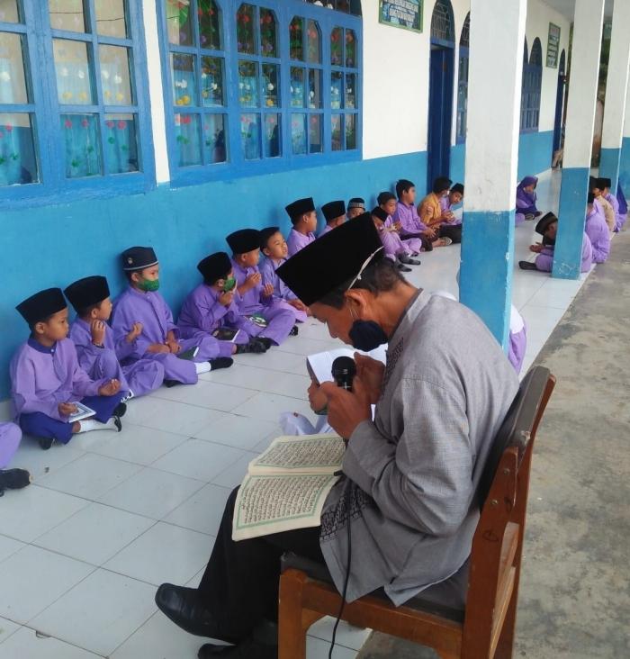 Tingkatkan Nuansa Keislaman, Ini Rutinitas Siswa MIN 2 Kerinci Pagi Jumat