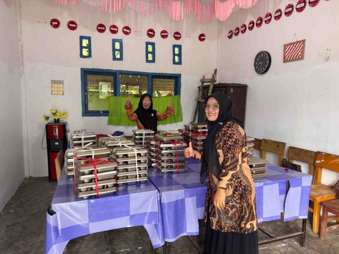 Hari Ketiga MBG di MIN 2 Kerinci Berjalan Lancar dan Penuh Semangat Hari Ketiga MBG di MIN 2 Kerinci Berjalan Lancar dan Penuh Semangat