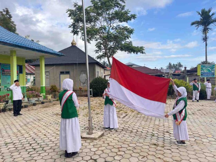 Upacara Bendera Rutin MIN 2 Kerinci Berjalan Lancar Pasca Ujian Mid Semester Upacara Bendera Rutin MIN 2 Kerinci Berjalan Lancar Pasca Ujian Mid Semester