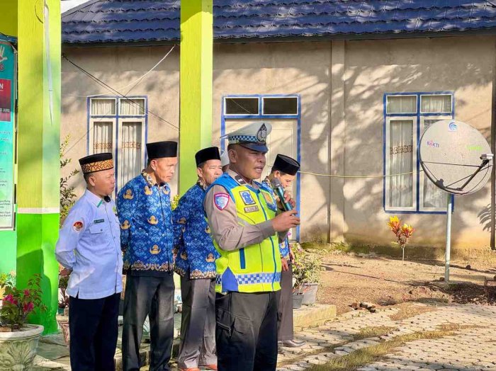 Upacara Bendera di MIN 2 Kerinci Berjalan Lancar dan Khidmat
