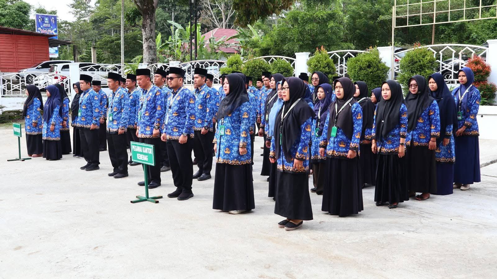 MIN 2 Kerinci. , kepala madrasah mengikuti apel kesadaran nasional dan rapat evaluasi kinerja di kantor kemenag