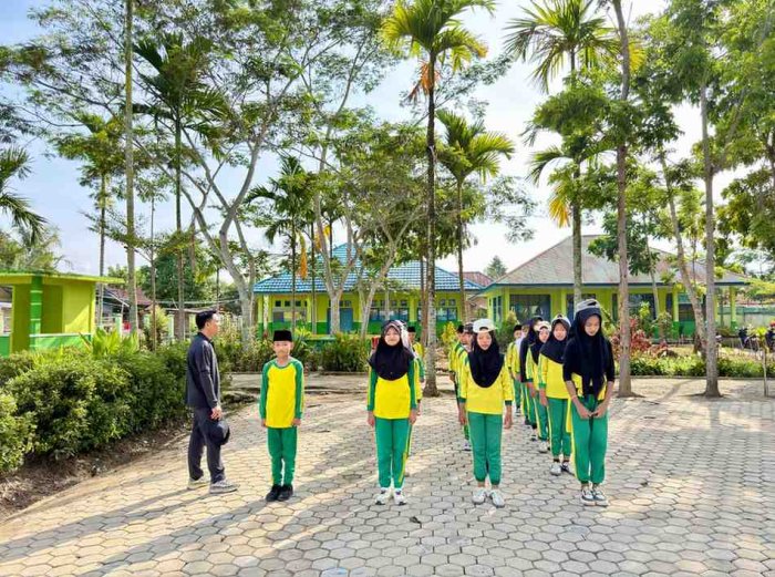 Sambut HUT RI Ke-81, Siswa-siswi Gelar Latihan Perdana Baris-Berbaris dan Solo Song