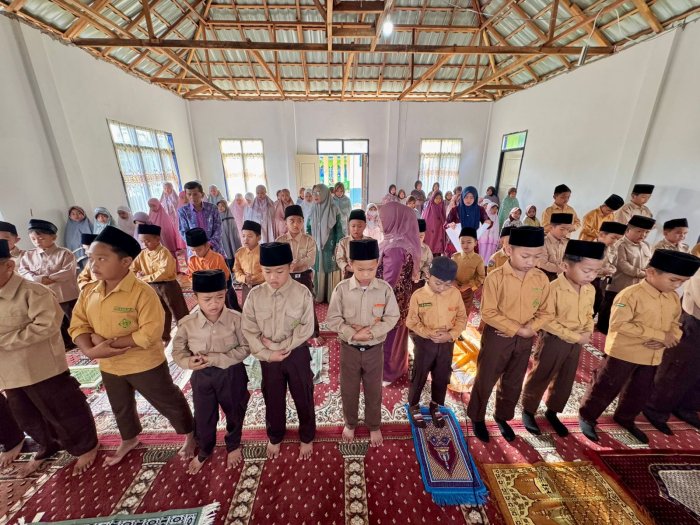 Langkah Kecil Membentuk Karakter Besar melalui Bimbingan Sholat Ashar di MIN 2 Kerinci Langkah Kecil Membentuk Karakter Besar melalui Bimbingan Sholat Ashar di MIN 2 Kerinci