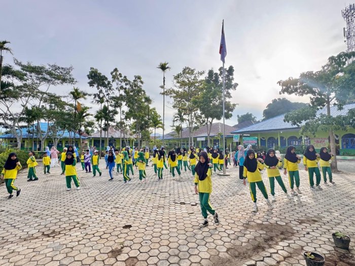 Senam Pagi Bersama Warnai Kebersamaan Keluarga Besar MIN 2 Kerinci