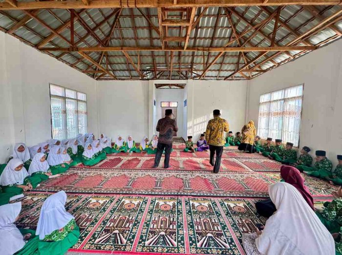 Semaikan Nilai Keagamaan Sejak Dini, Rutinitas Bimbingan Bacaan Sholat Maghrib di MIN 2 Kerinci Berjalan Khidmat