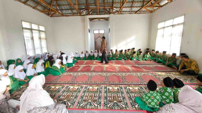 Membentuk Generasi Rabbani: Siswa-Siswi MIN 2 Kerinci Antusias Ikuti Bimbingan Bacaan Sholat Pagi Membentuk Generasi Rabbani: Siswa-Siswi MIN 2 Kerinci Antusias Ikuti Bimbingan Bacaan Sholat Pagi