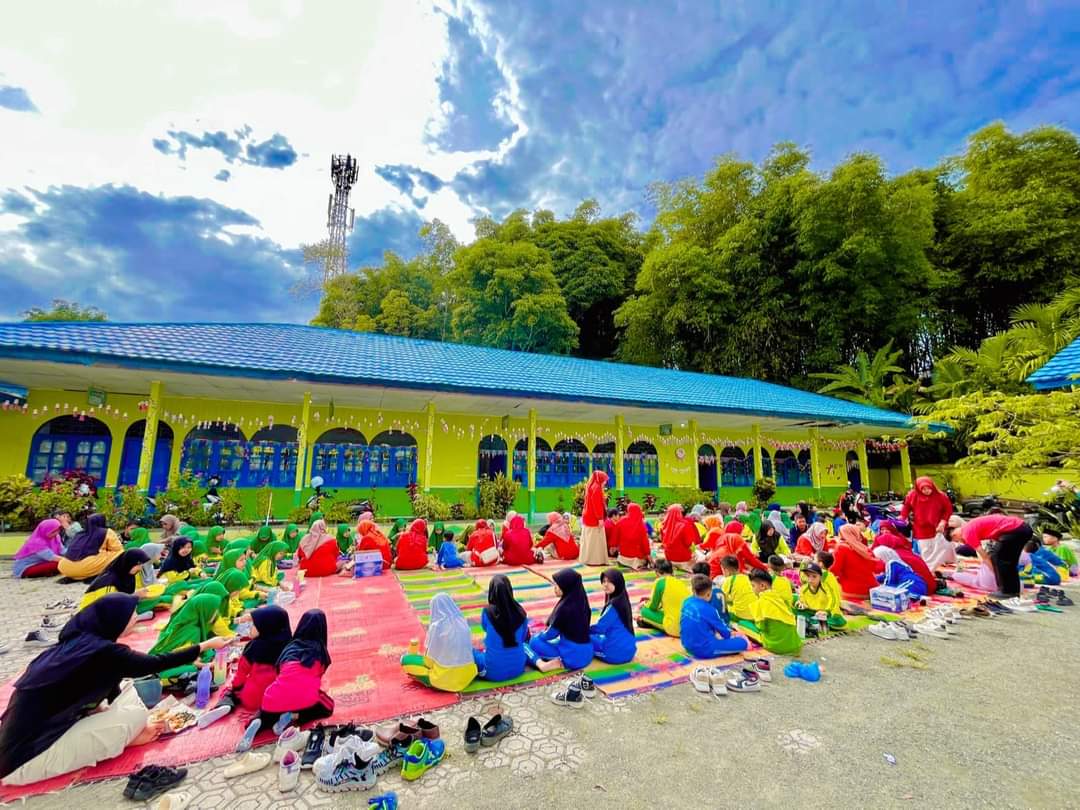 SARAPAN BERSAMA DI MIN 2 KERINCI SARAPAN BERSAMA DI MIN 2 KERINCI