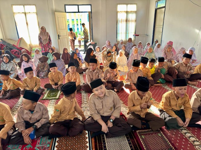 Rutinitas Bimbingan Sholat Pagi di MIN 2 Kerinci Berjalan Lancar dan Penuh Semangat