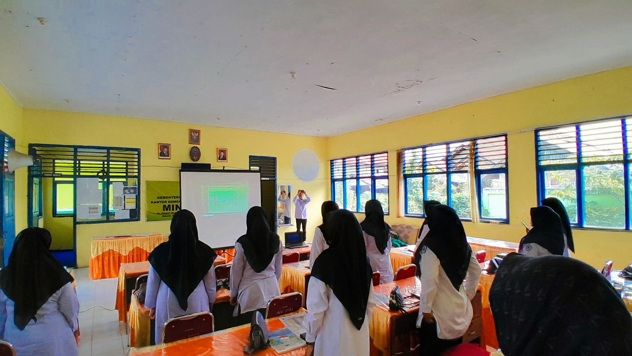 MIN 2 KERINCI Mengikuti acara Zoom Meeting Halal bi Halal Kementerian Agama RI... MIN 2 KERINCI Mengikuti acara Zoom Meeting Halal bi Halal Kementerian Agama RI...