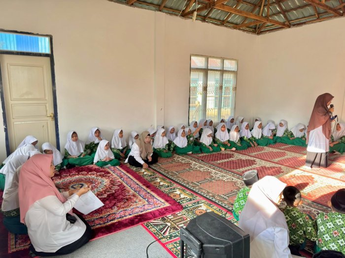 Mengawali Hari dengan Kebaikan di MIN 2 Kerinci Mengawali Hari dengan Kebaikan di MIN 2 Kerinci