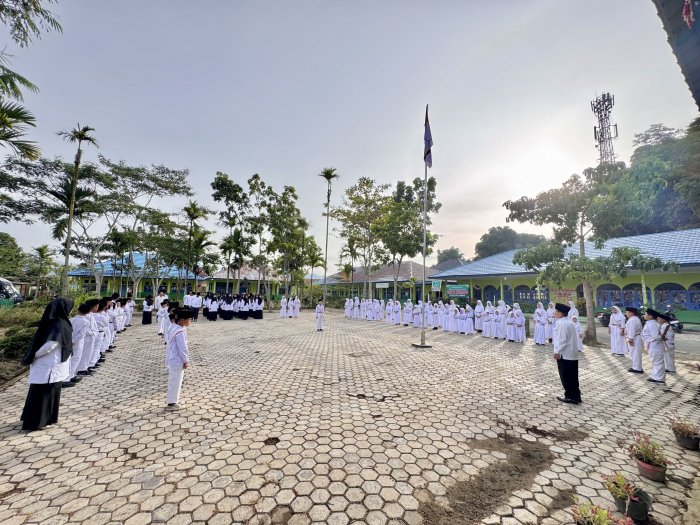 Upacara Bendera Hari Senin, 19 Januari 2026 di MIN 2 Kerinci