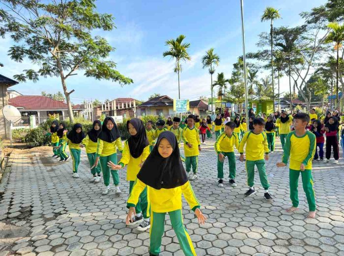 Ciptakan Generasi Sehat dan Ceria, MIN 2 Kerinci Gelar Senam Pagi Bersama Ciptakan Generasi Sehat dan Ceria, MIN 2 Kerinci Gelar Senam Pagi Bersama