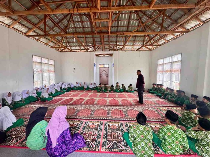 Bimbingan Bacaan Sholat Zuhur di MIN 2 Kerinci Berjalan Lancar dan Penuh Khidmat