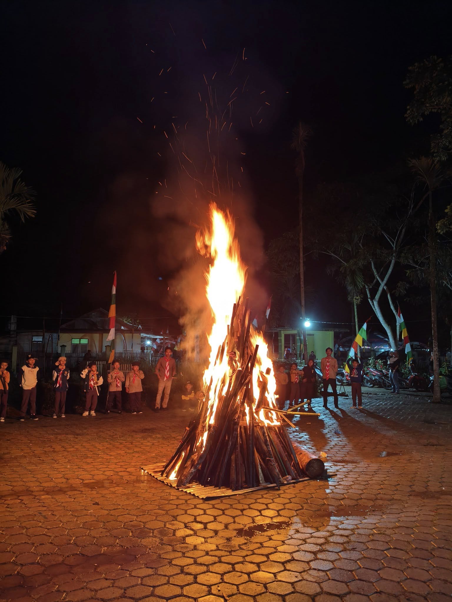 Upacara Api Unggun di MIN 2 Kerinci Upacara Api Unggun di MIN 2 Kerinci