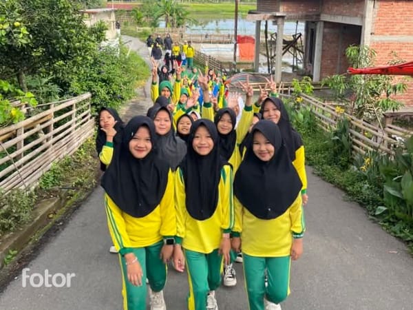 MIN 2 Kerinci Gelar Jalan Santai Pererat Kebersamaan