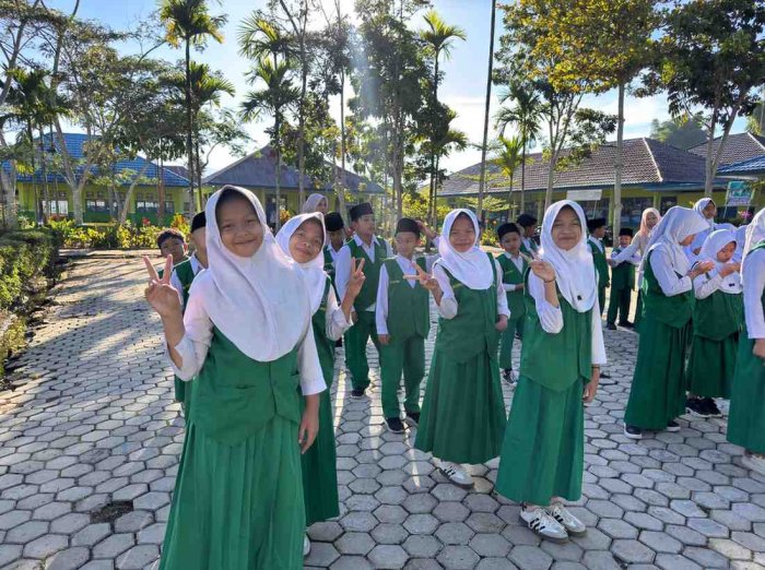 Semangat Kembali Belajar, Siswa MIN 2 Kerinci Laksanakan Bimbingan Pagi Bacaan Ayat Pendek Semangat Kembali Belajar, Siswa MIN 2 Kerinci Laksanakan Bimbingan Pagi Bacaan Ayat Pendek