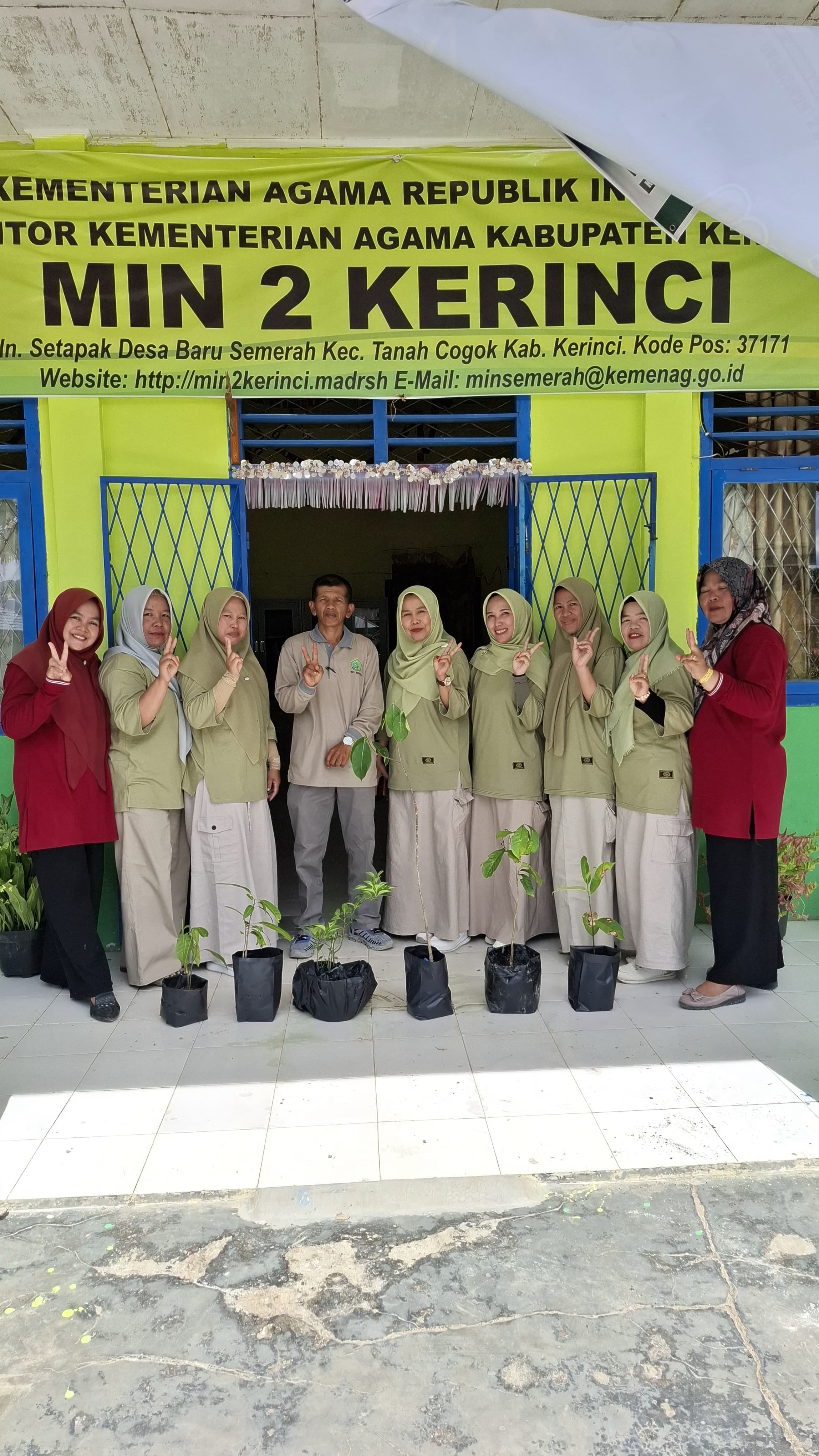 penanaman pohon untuk  yang lulus PPPK di MIN 2 KERINCI