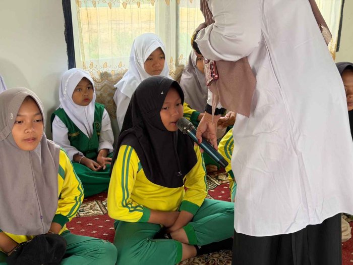 Lantunan Ayat Suci Menggema, MIN 2 Kerinci Gelar Kegiatan Bimbingan Pagi Bacaan Ayat Pendek Lantunan Ayat Suci Menggema, MIN 2 Kerinci Gelar Kegiatan Bimbingan Pagi Bacaan Ayat Pendek