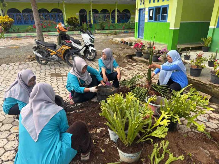 Jumat Berkah, MIN 2 Kerinci Gelar Gotong Royong Bersama