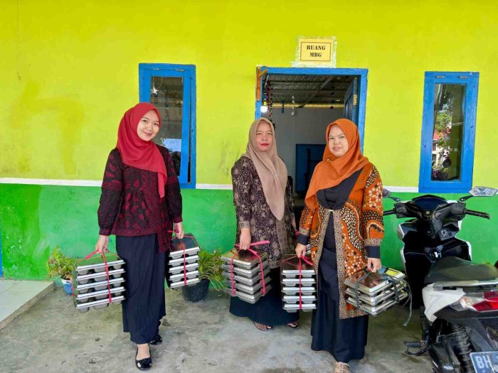 Semangat Belajar Meningkat, Hari Ke-4 Program Makan Bergizi Gratis di MIN 2 Kerinci Berjalan Lancar Semangat Belajar Meningkat, Hari Ke-4 Program Makan Bergizi Gratis di MIN 2 Kerinci Berjalan Lancar