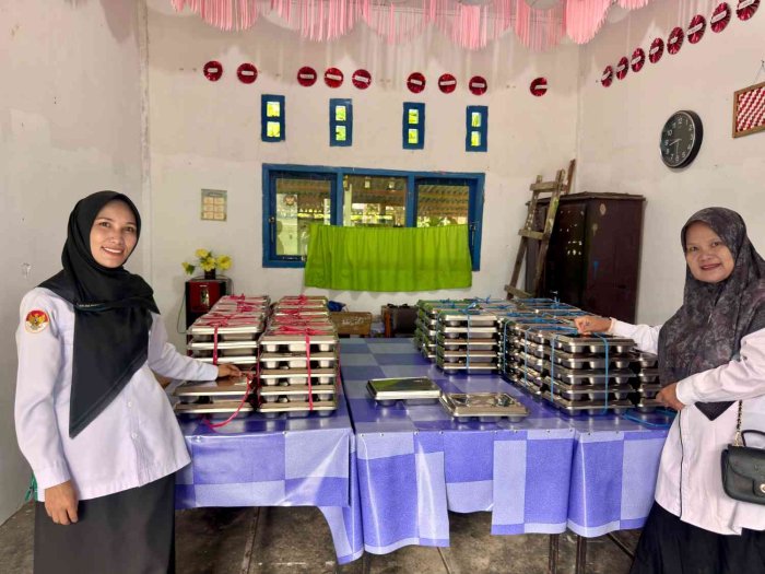 Memasuki Minggu Kedua, MIN 2 Kerinci Lanjutkan Kegiatan MBG dengan Penuh Semangat