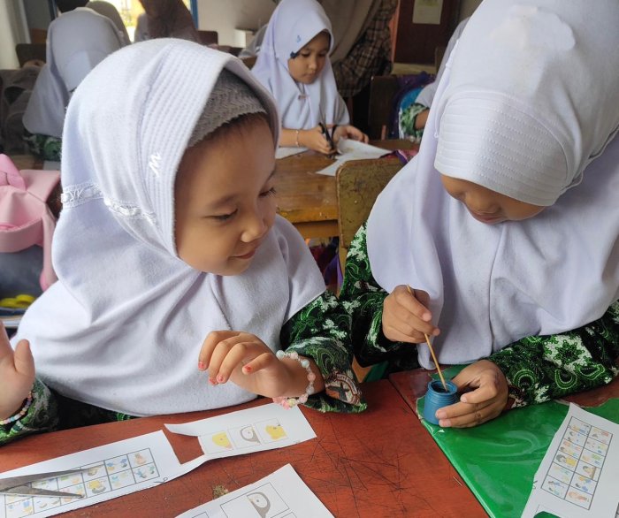 Proyek Kolaboratif Kelas 1A MIN 2 Kerinci, Tanamkan Kerja Sama dan Kreativitas Sejak Dini Proyek Kolaboratif Kelas 1A MIN 2 Kerinci, Tanamkan Kerja Sama dan Kreativitas Sejak Dini
