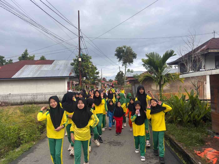 Keluarga Besar MIN 2 Kerinci Laksanakan Jalan Santai Bersama