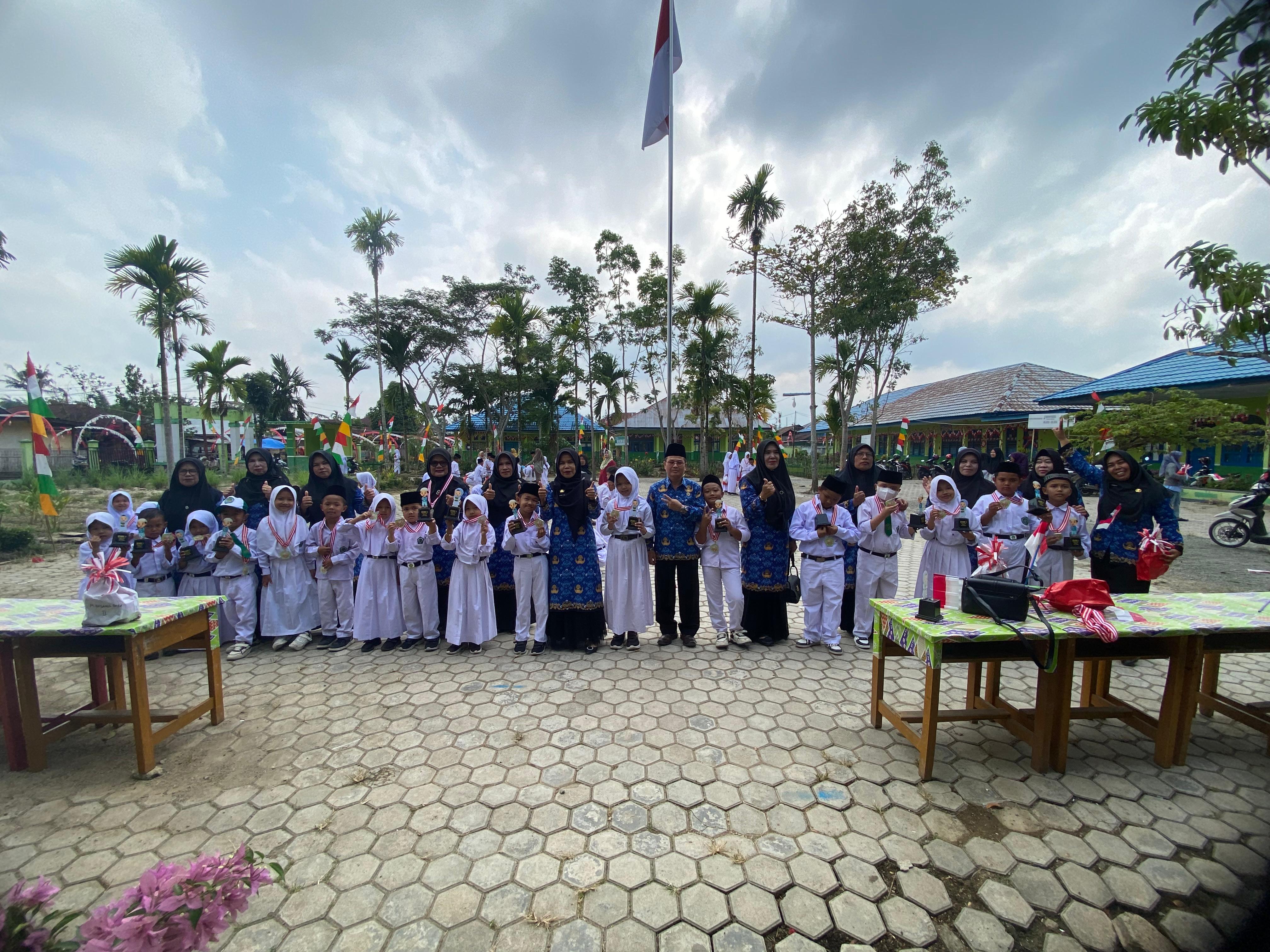 MIN 2 KERINCI MELAKSANAKAN PEMBAGIAN HADIAH BAGI PESERTA PRAMUKA, LOMBA YANG DI ADAKAN MADRASAH DAN FASHION SHOW MIN 2 KERINCI MELAKSANAKAN PEMBAGIAN HADIAH BAGI PESERTA PRAMUKA, LOMBA YANG DI ADAKAN MADRASAH DAN FASHION SHOW