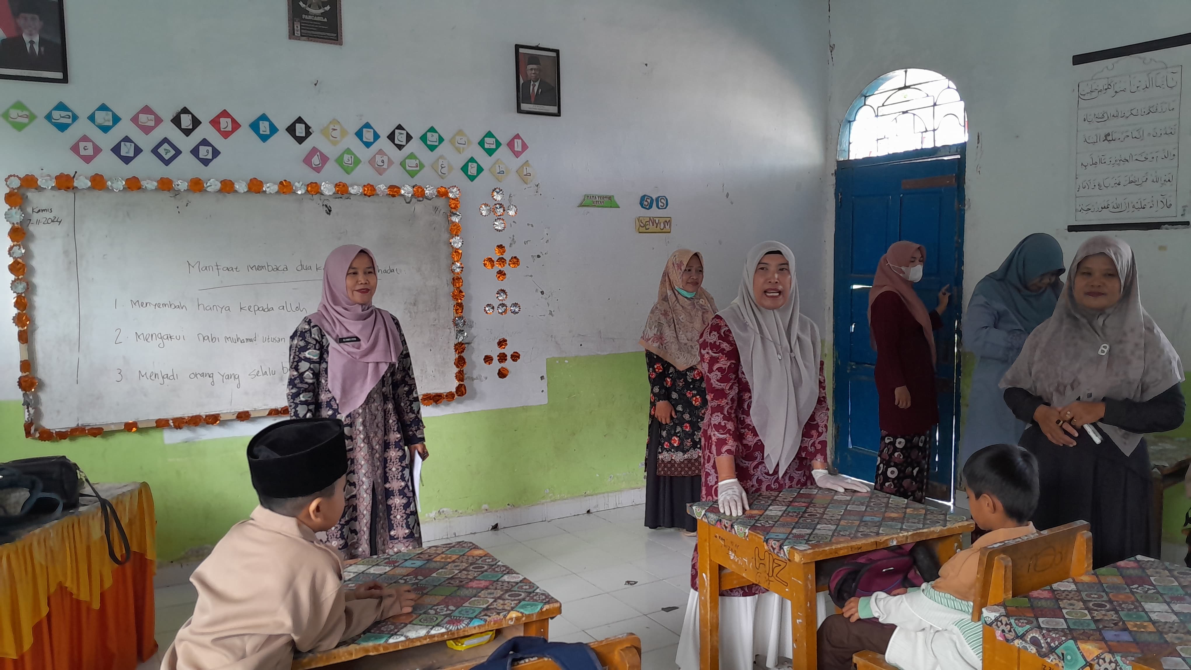 KUNJUNGAN TIM KESEHATAN PUSKESMAS HIANG DI MIN 2 KERINCI