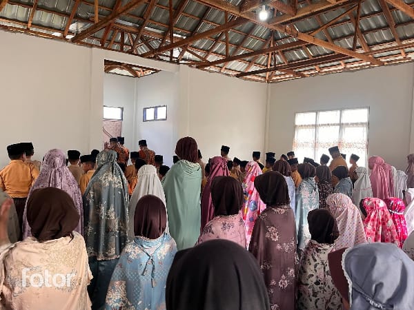 MIN 2 Kerinci Rutin Gelar Sholat Dhuha Pagi MIN 2 Kerinci Rutin Gelar Sholat Dhuha Pagi
