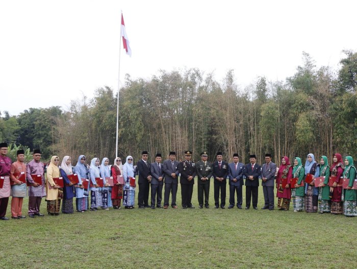 Tiga Guru MIN 2 Kerinci Terima Penghargaan Satyalancana