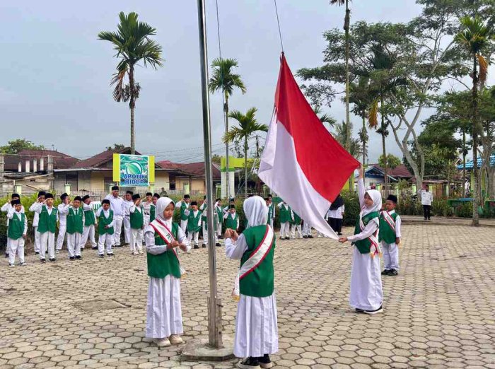 Upacara Bendera Senin Ceria Berlangsung Khidmat dan Lancar