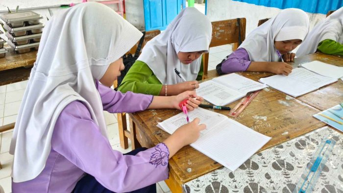Semangat Jumat Berkah, Siswa Kelas 6B Fokus Dalami Pembelajaran Fikih Semangat Jumat Berkah, Siswa Kelas 6B Fokus Dalami Pembelajaran Fikih