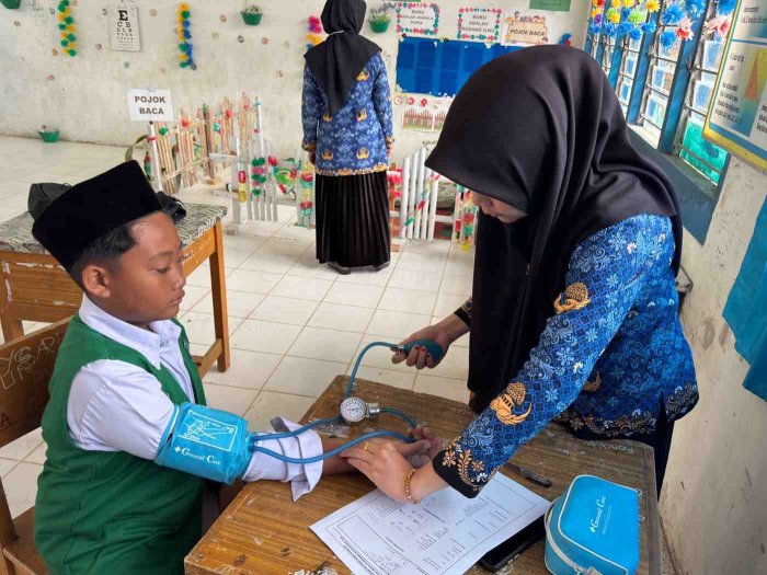 Jaga Kesehatan Peserta Didik, MIN 2 Kerinci Gandeng Puskesmas Gelar Pemeriksaan Kesehatan Gratis Jaga Kesehatan Peserta Didik, MIN 2 Kerinci Gandeng Puskesmas Gelar Pemeriksaan Kesehatan Gratis