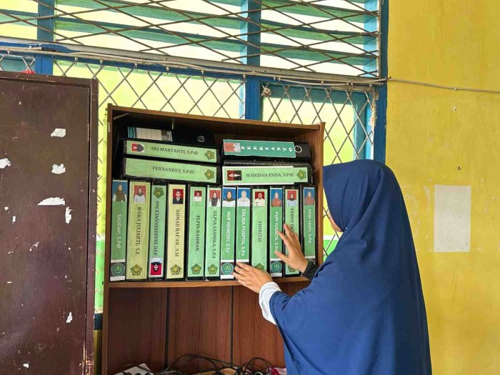 Sambut Semester Baru, MIN 2 Kerinci Gelar Pembenahan dan Pembersihan Arsip