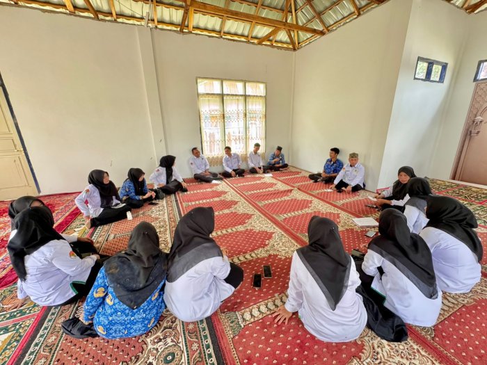 Rapat Pembagian Tugas Tenaga Usaha (TU) MIN 2 Kerinci.