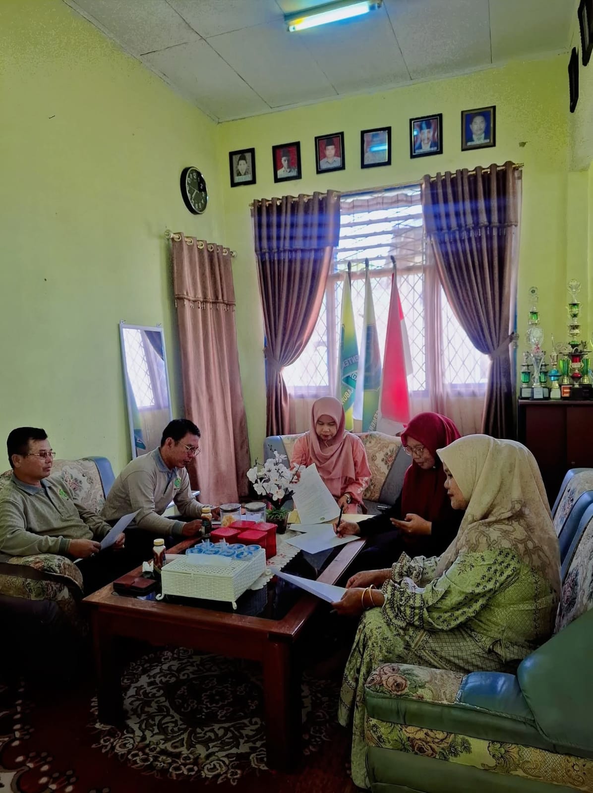 MIN 2 KERINCI Rapat Waka dan Kepala MAdrasah MIN 2 KERINCI Rapat Waka dan Kepala MAdrasah