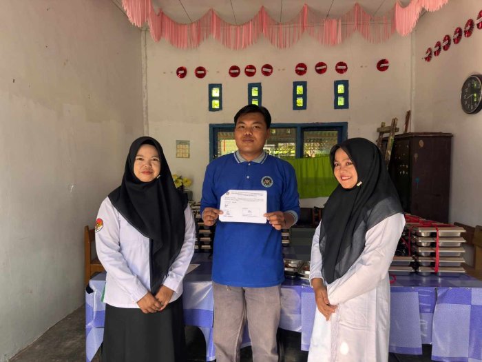 Kegiatan Pembagian MBG MIN 2 Kerinci Minggu Ke-3 Hari Pertama Berjalan Lancar Kegiatan Pembagian MBG MIN 2 Kerinci Minggu Ke-3 Hari Pertama Berjalan Lancar