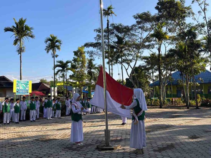 Upacara Bendera Rutin Senin Pagi Berjalan Lancar dan Khidmat