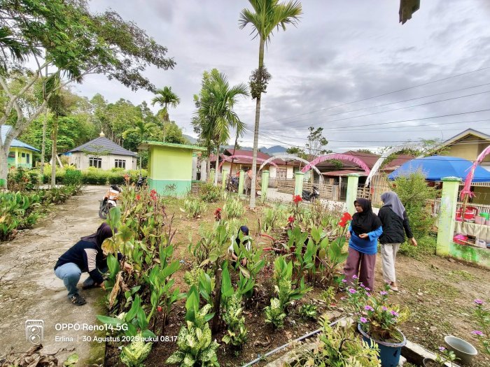 Siswa MIN 2 Kerinci Laksanakan Program Sabtu Bersih Siswa MIN 2 Kerinci Laksanakan Program Sabtu Bersih
