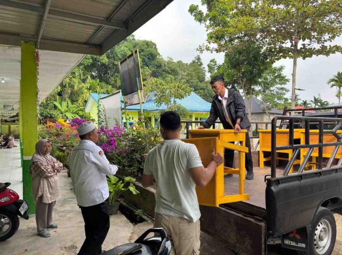 Tingkatkan Kenyamanan Belajar Siswa, MIN 2 Kerinci Hadirkan Fasilitas Meja Baru di Setiap Kelas Tingkatkan Kenyamanan Belajar Siswa, MIN 2 Kerinci Hadirkan Fasilitas Meja Baru di Setiap Kelas