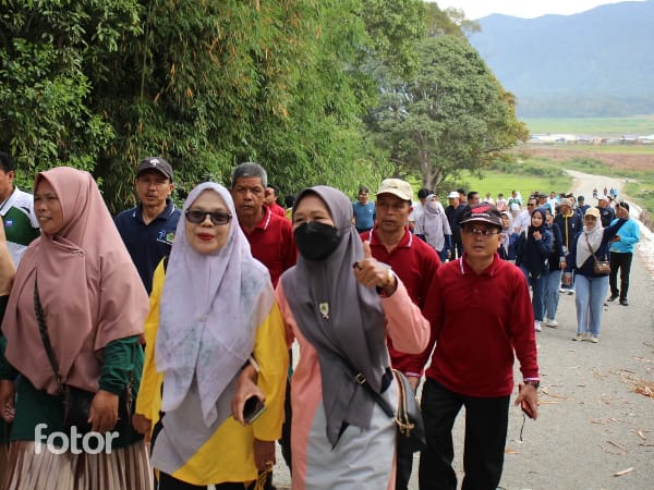 MIN 2 Kerinci Gelar Jalan Sehat dan Senam Peringati HAB Kemenag