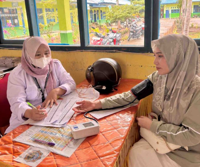 Pemeriksaan Kesehatan Gratis dari Puskesmas di MIN 2 Kerinci Berjalan Lancar