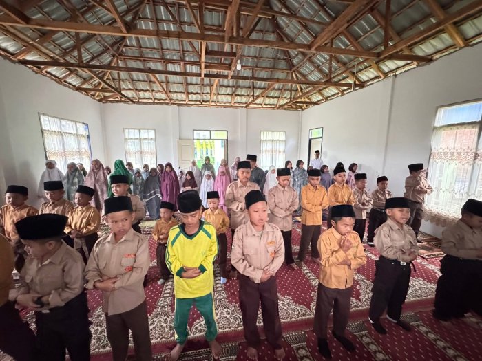 MIN 2 Kerinci Gelar Bimbingan Sholat Subuh Rutin MIN 2 Kerinci Gelar Bimbingan Sholat Subuh Rutin