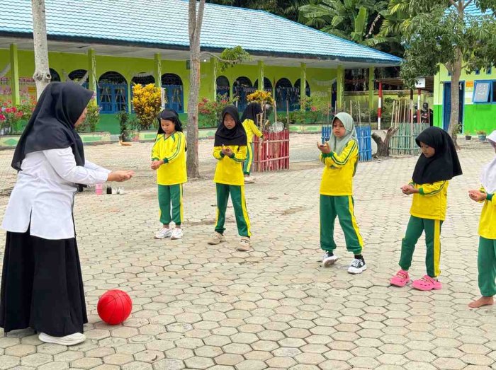 Keseruan Jam PJOK Kelas 4B MIN 2 Kerinci: Asah Fokus dan Kekompakan Lewat Lempar-Tangkap Bola Keseruan Jam PJOK Kelas 4B MIN 2 Kerinci: Asah Fokus dan Kekompakan Lewat Lempar-Tangkap Bola