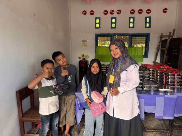 Kegiatan MBG di MIN 2 Kerinci Tetap Berjalan Lancar di Tengah UAM Kelas 6 Kegiatan MBG di MIN 2 Kerinci Tetap Berjalan Lancar di Tengah UAM Kelas 6