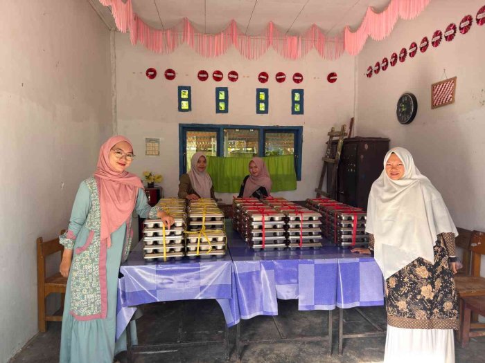 Pembagian MBG di MIN 2 Kerinci Berjalan Lancar dan Penuh Keberkahan Pembagian MBG di MIN 2 Kerinci Berjalan Lancar dan Penuh Keberkahan