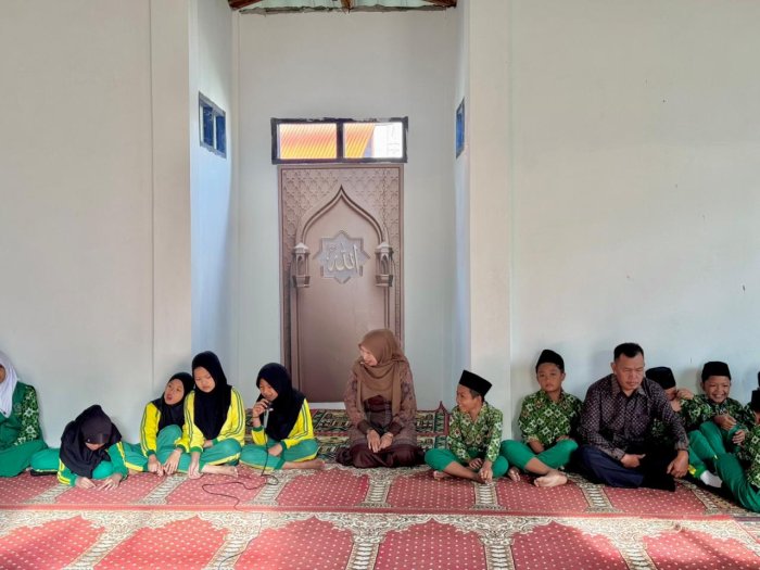 Rutinitas Bimbingan Pagi Bacaan Sholat Ashar di MIN 2 Kerinci Rutinitas Bimbingan Pagi Bacaan Sholat Ashar di MIN 2 Kerinci