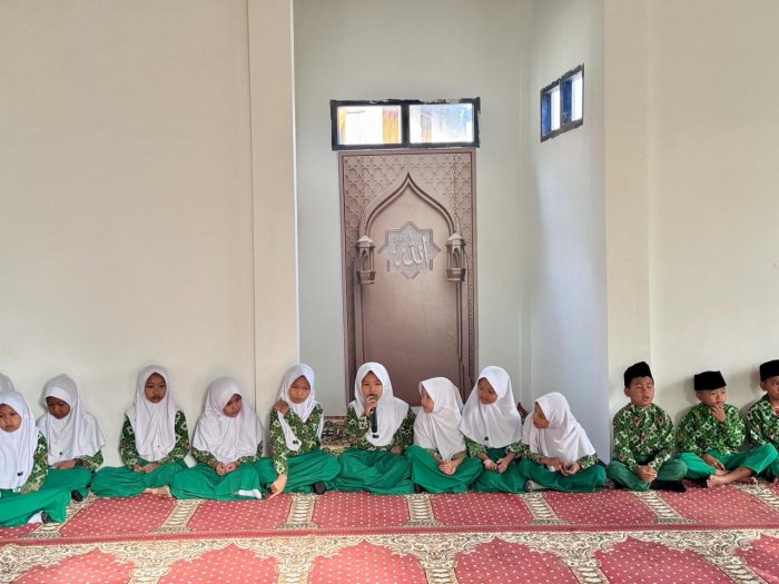 Bimbingan Pagi Bacaan Sholat Isya di MIN 2 Kerinci Berjalan Lancar dan Khidmat